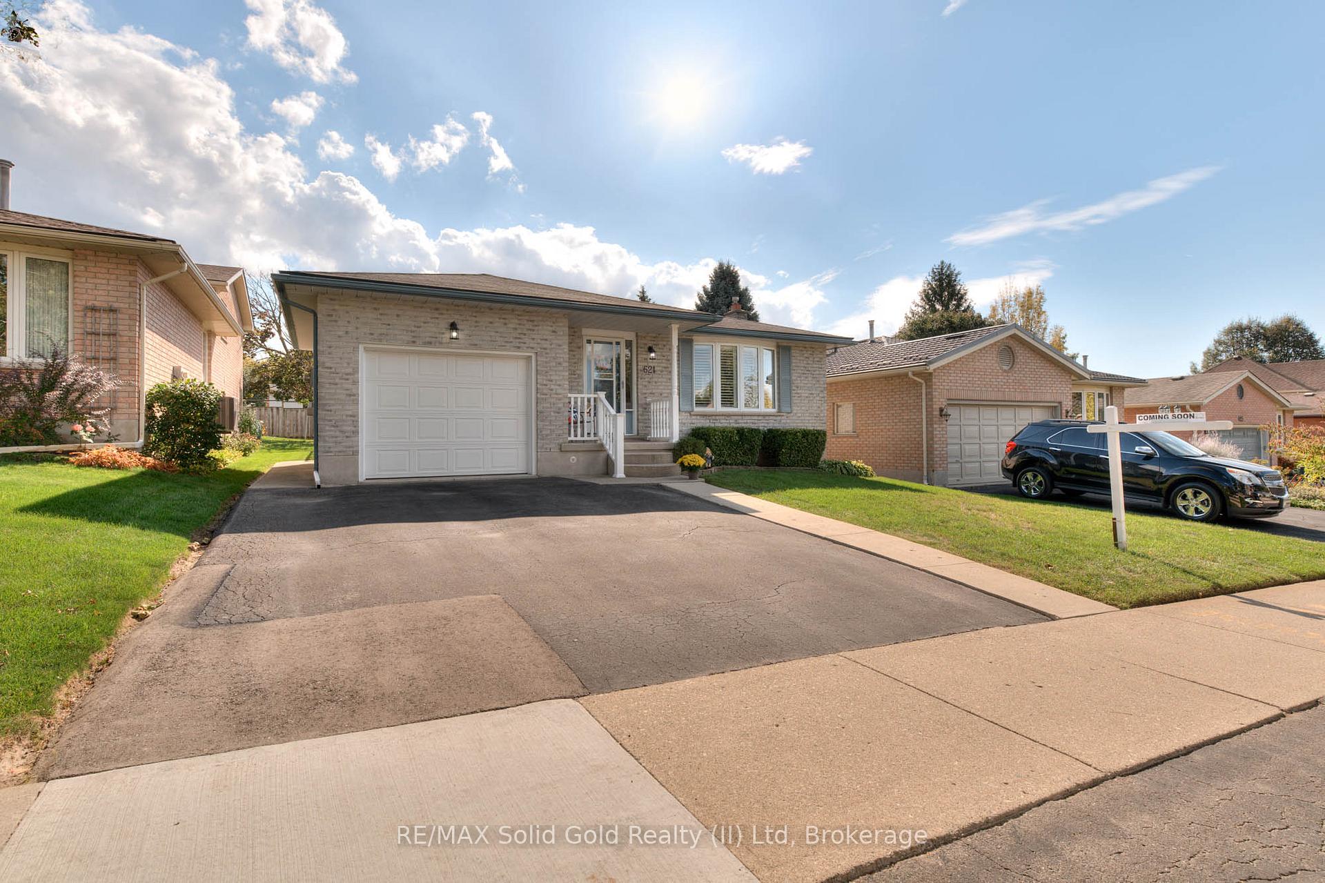 Photo 3 of 621 Sprucehurst Crescent, Waterloo — HOMEH