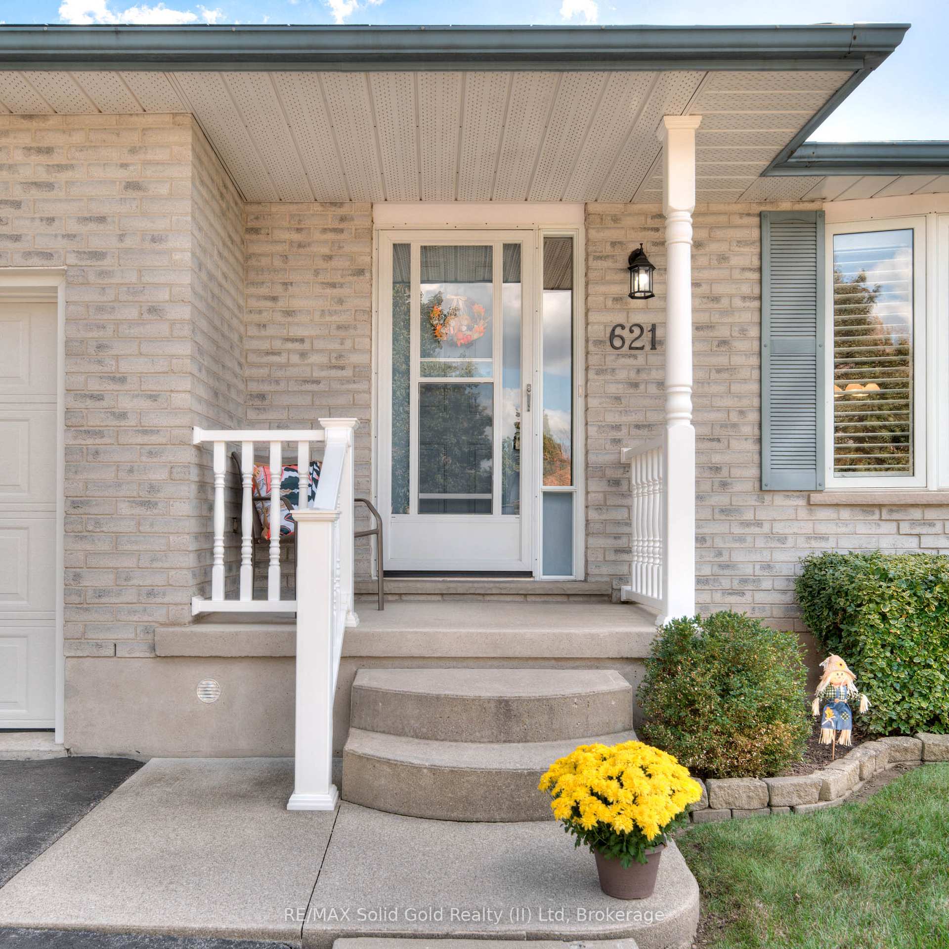 Photo 4 of 621 Sprucehurst Crescent, Waterloo — HOMEH
