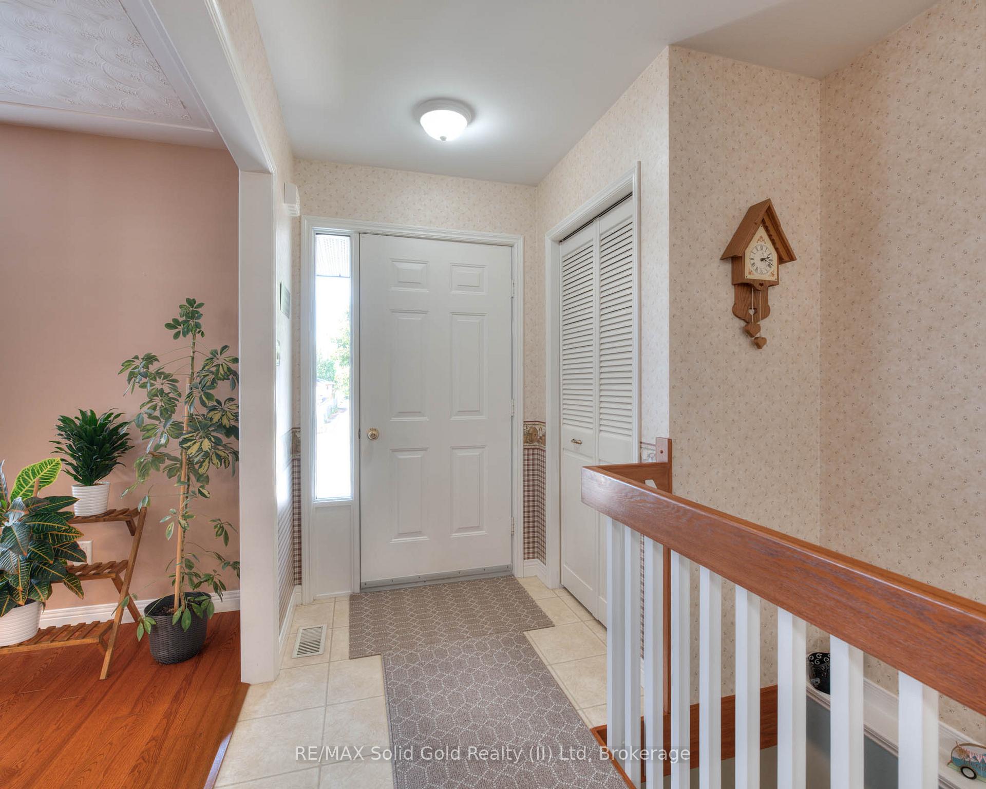 Photo 5 of 621 Sprucehurst Crescent, Waterloo — HOMEH