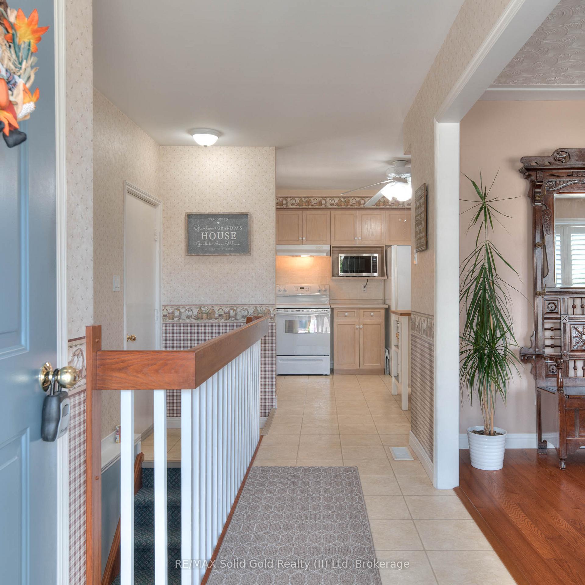 Photo 7 of 621 Sprucehurst Crescent, Waterloo — HOMEH