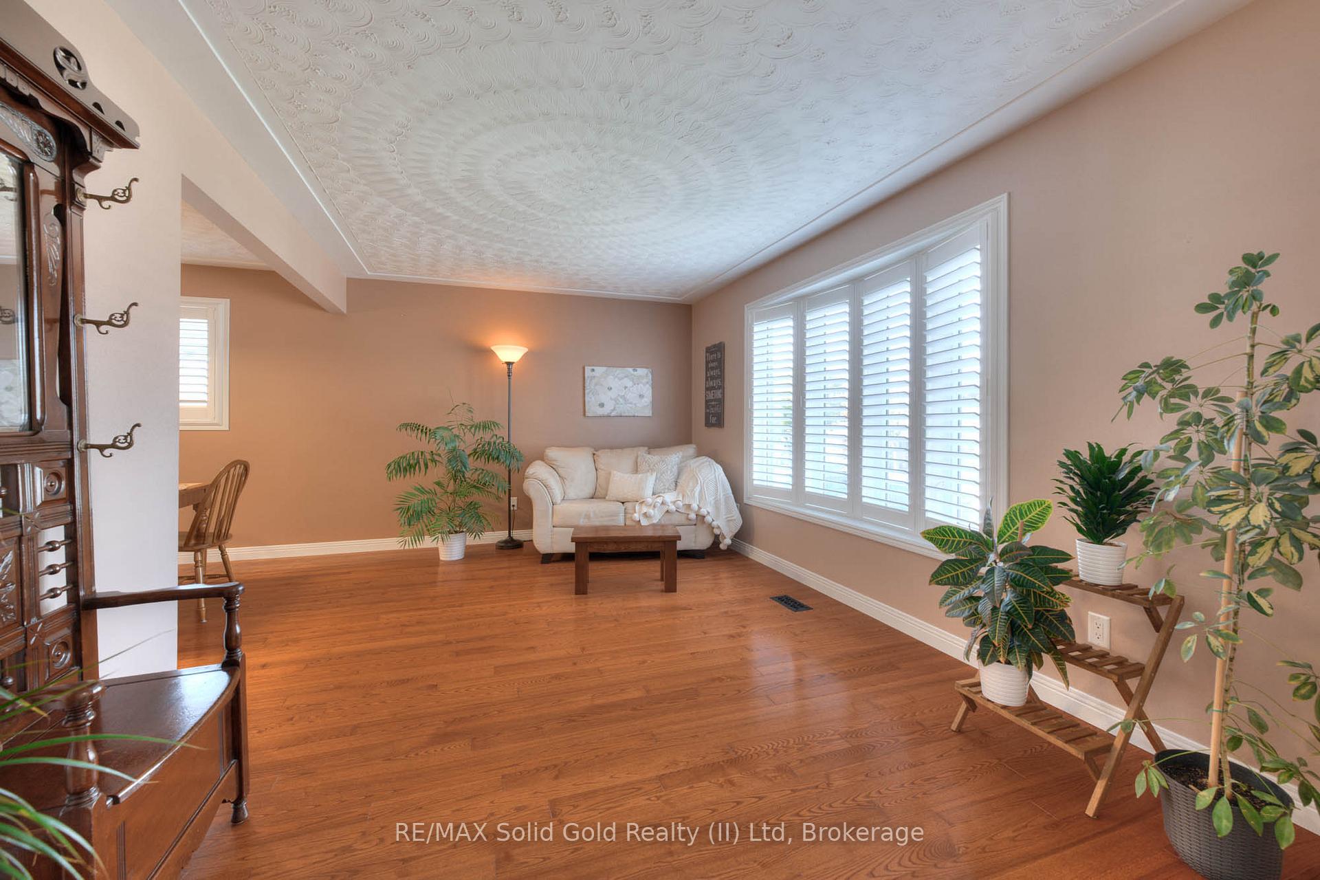 Photo 8 of 621 Sprucehurst Crescent, Waterloo — HOMEH