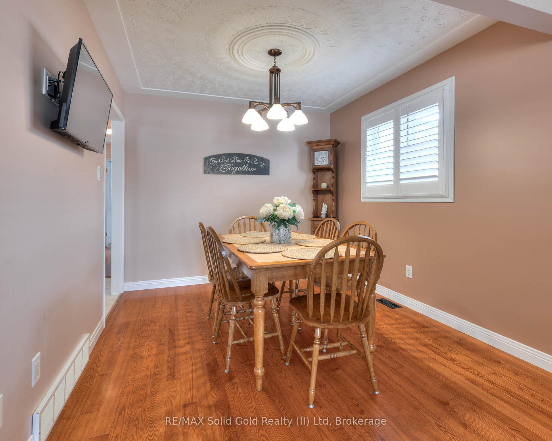 Photo 11 of 621 Sprucehurst Crescent, Waterloo — HOMEH