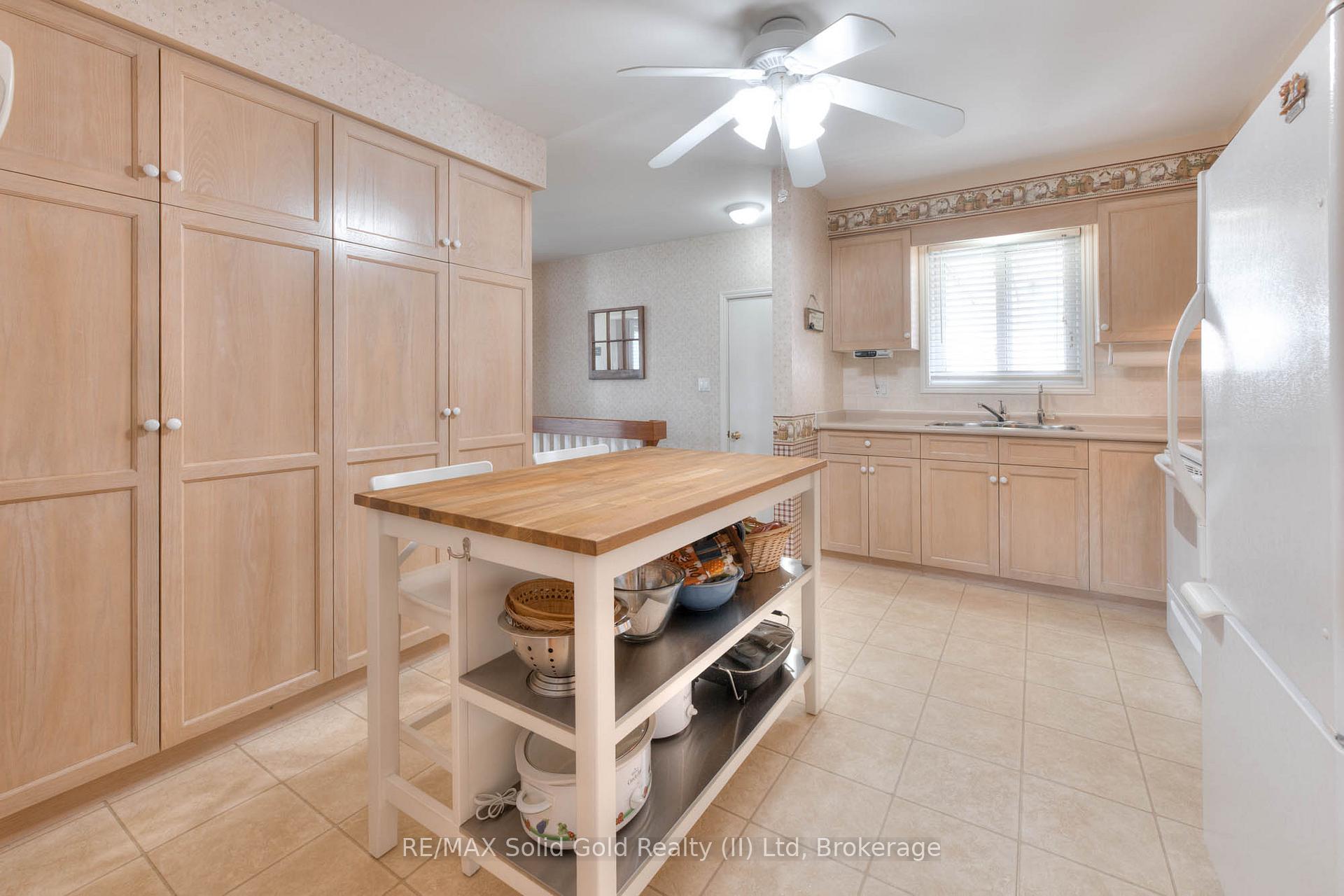 Photo 12 of 621 Sprucehurst Crescent, Waterloo — HOMEH