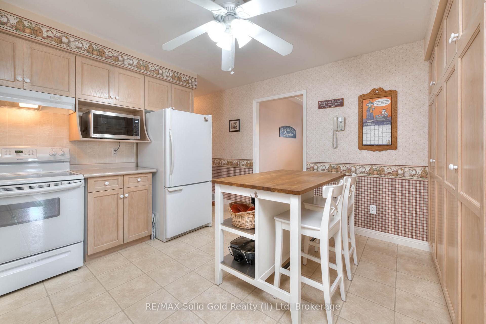 Photo 13 of 621 Sprucehurst Crescent, Waterloo — HOMEH