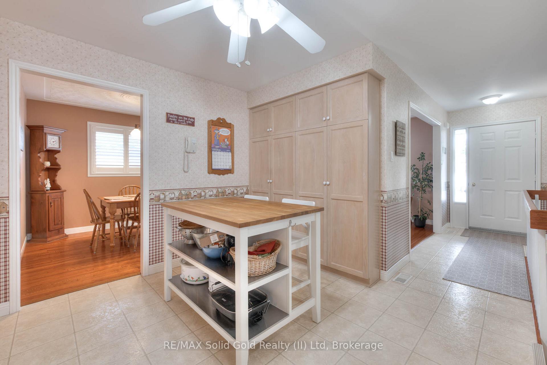 Photo 15 of 621 Sprucehurst Crescent, Waterloo — HOMEH