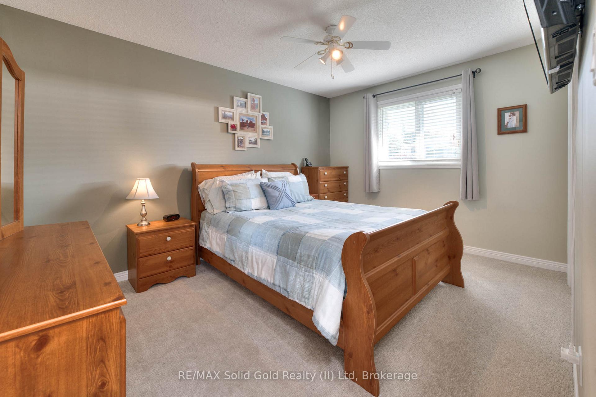 Photo 17 of 621 Sprucehurst Crescent, Waterloo — HOMEH