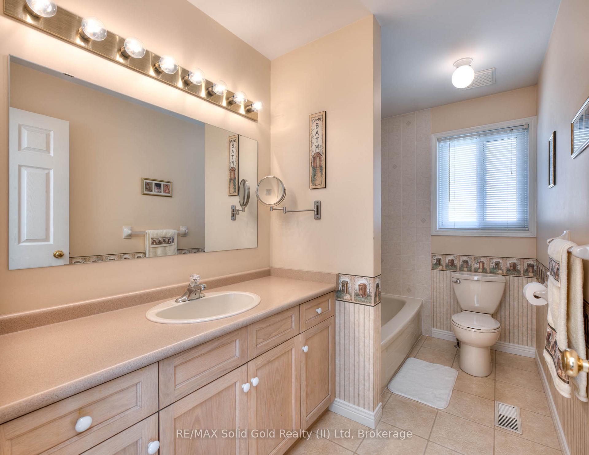 Photo 20 of 621 Sprucehurst Crescent, Waterloo — HOMEH