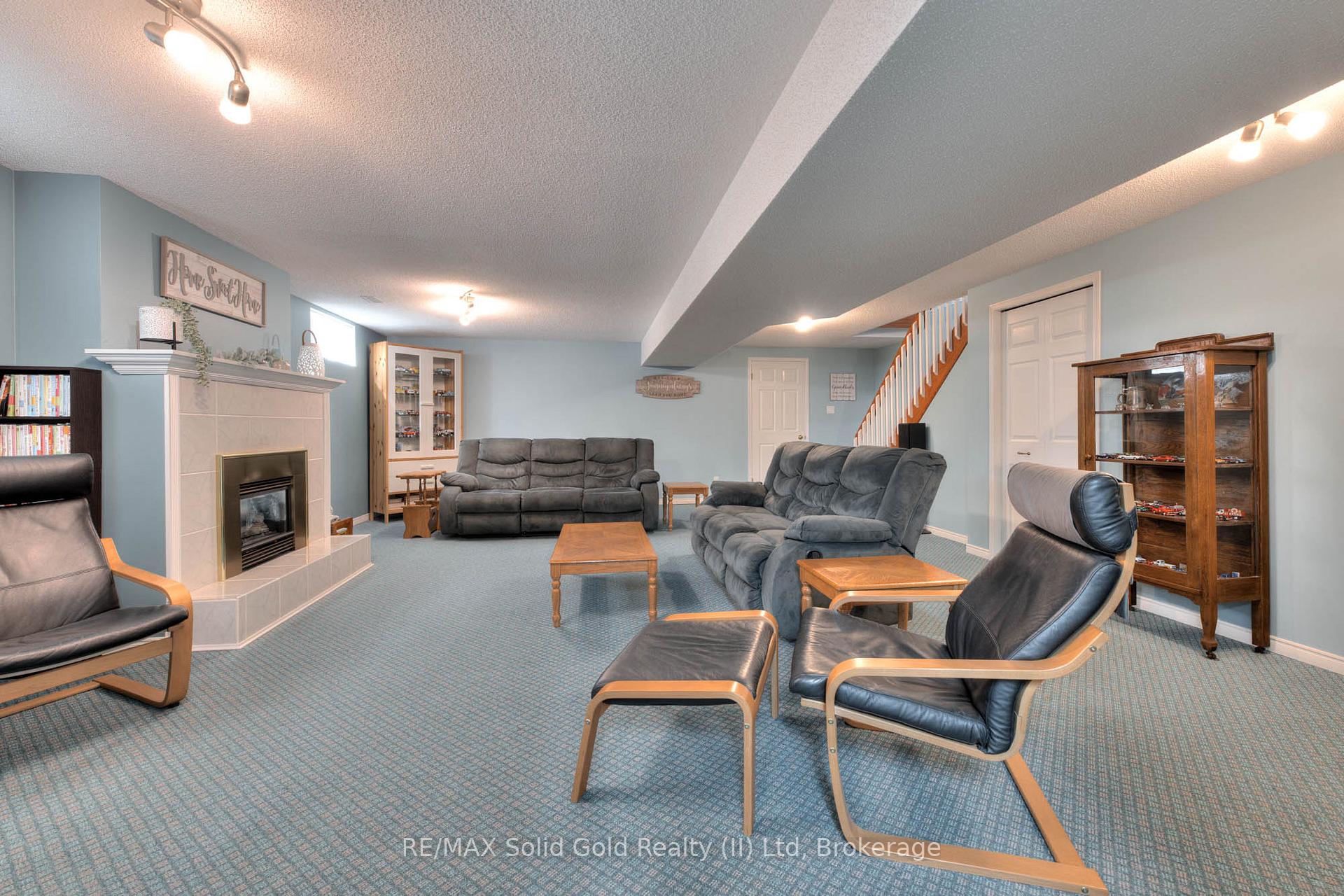 Photo 21 of 621 Sprucehurst Crescent, Waterloo — HOMEH