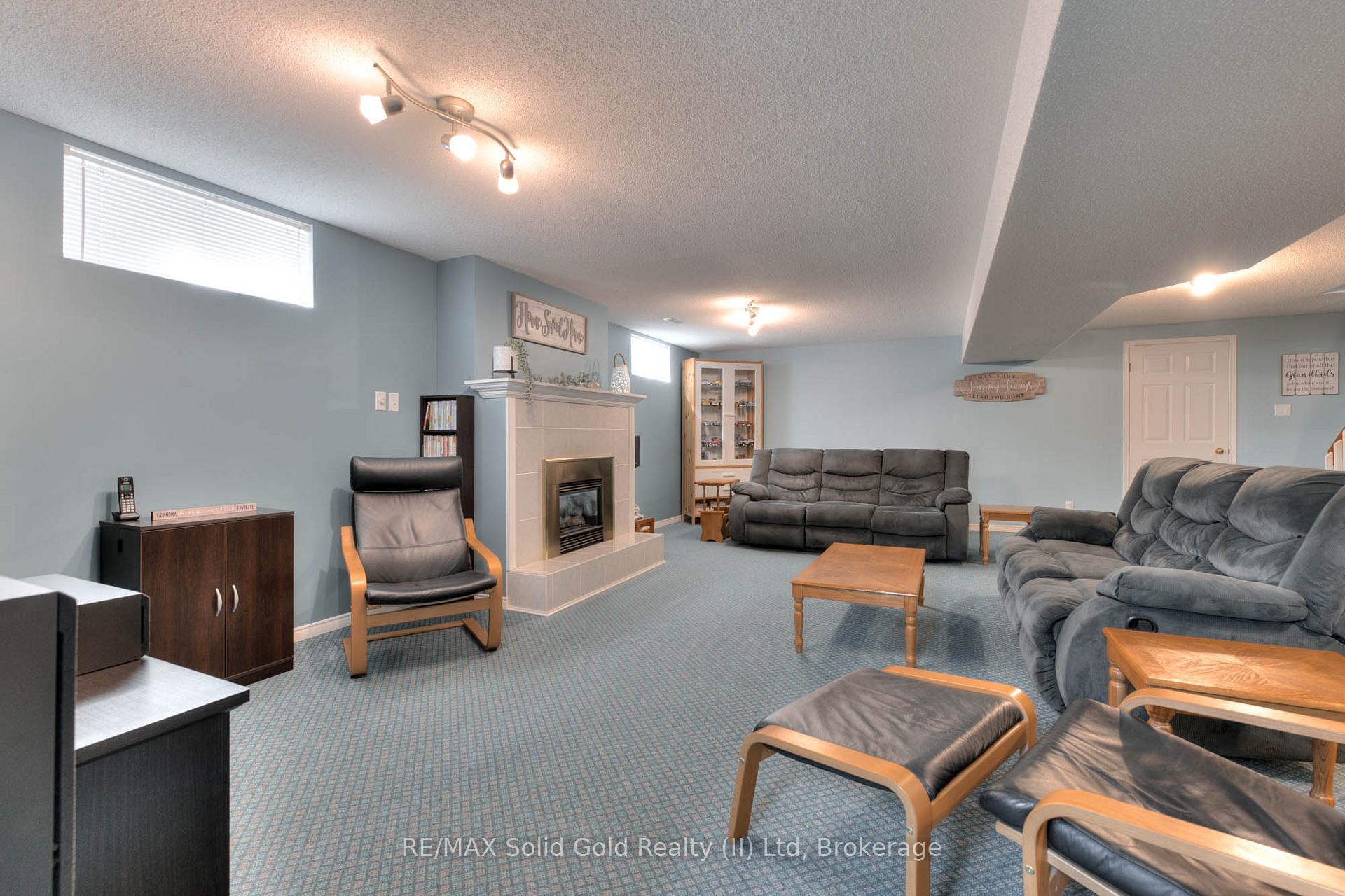 Photo 22 of 621 Sprucehurst Crescent, Waterloo — HOMEH