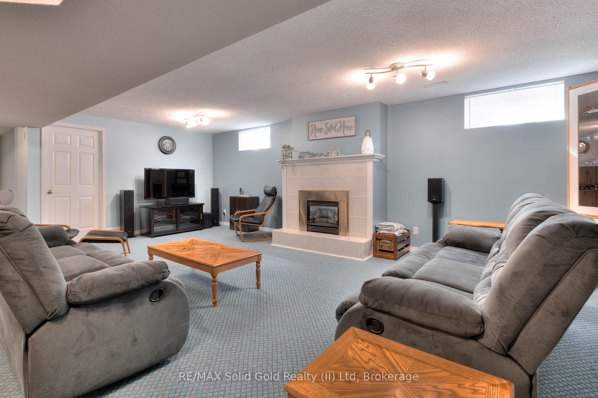 Photo 24 of 621 Sprucehurst Crescent, Waterloo — HOMEH