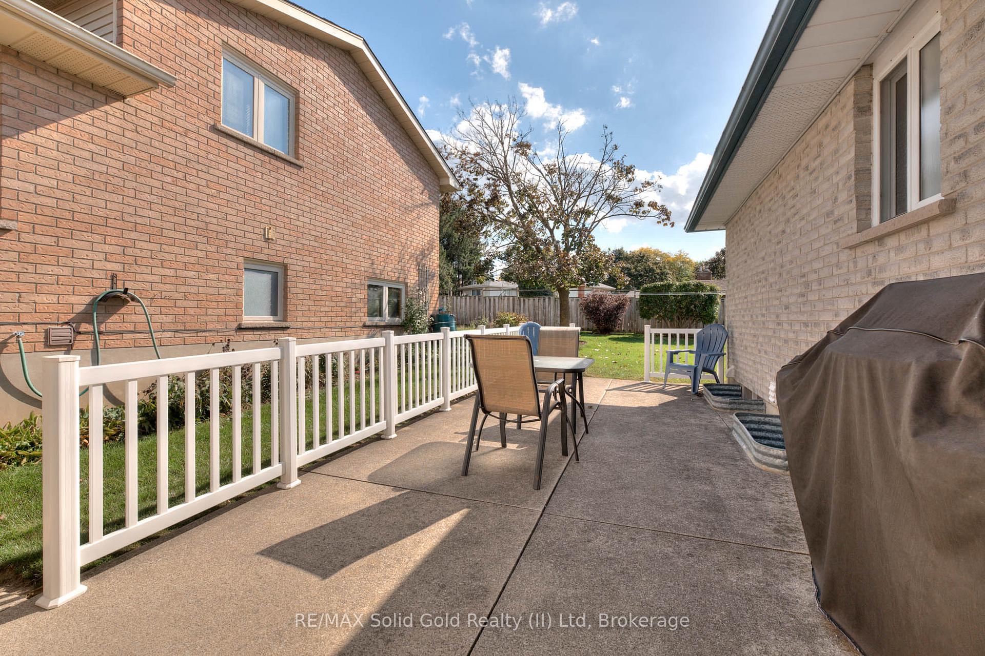 Photo 31 of 621 Sprucehurst Crescent, Waterloo — HOMEH