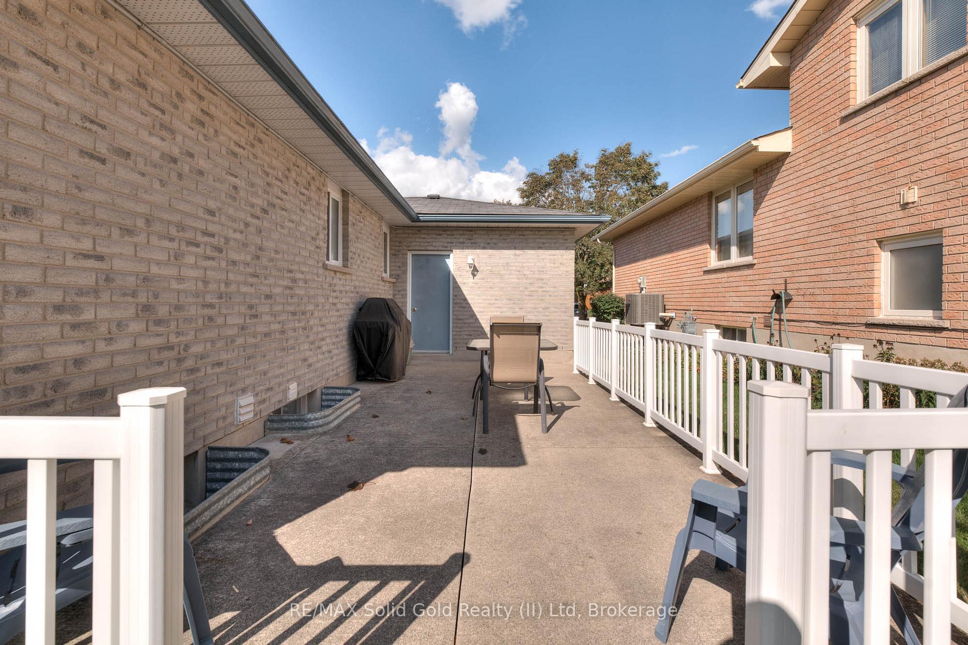 Photo 32 of 621 Sprucehurst Crescent, Waterloo — HOMEH