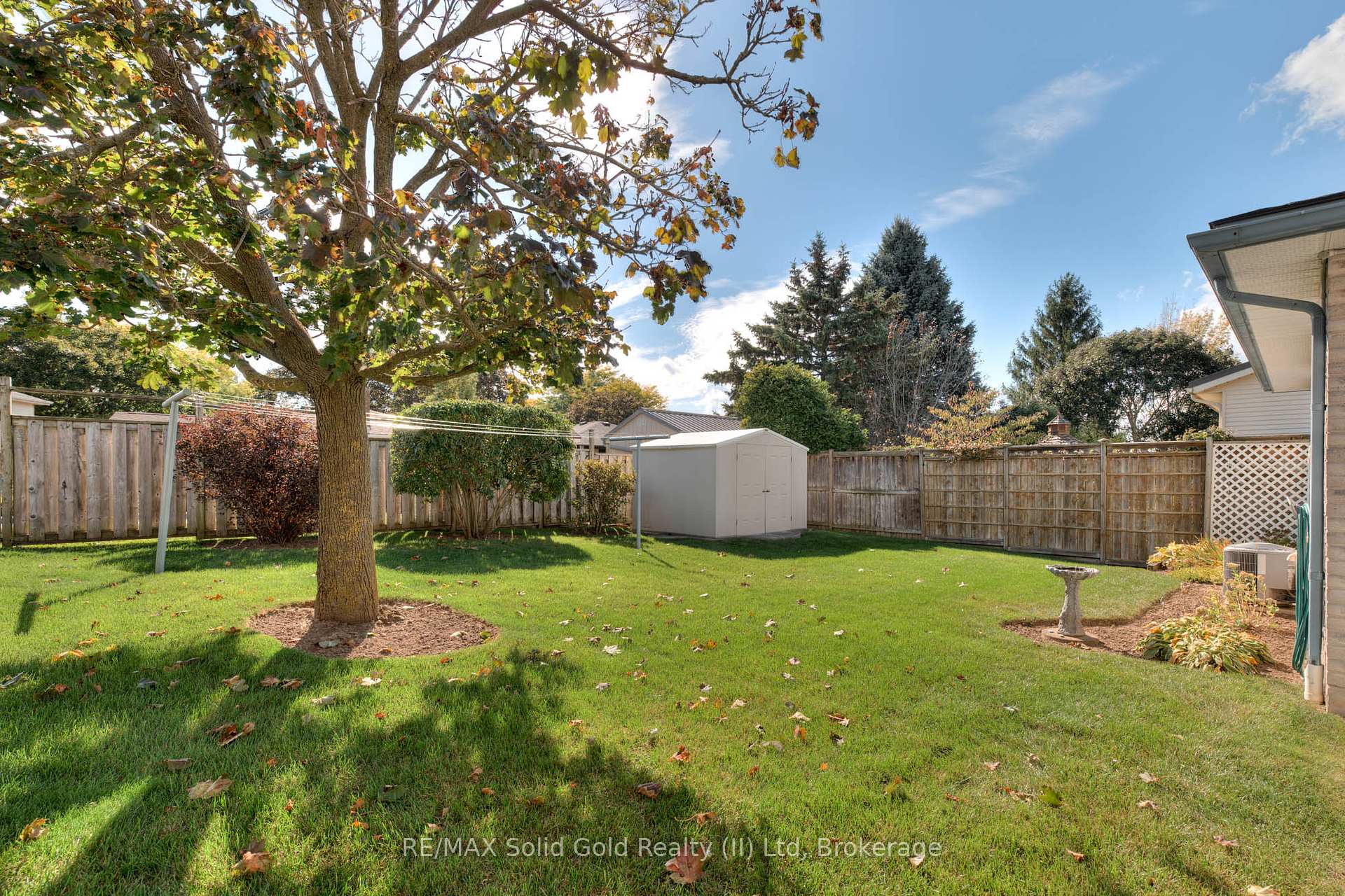 Photo 34 of 621 Sprucehurst Crescent, Waterloo — HOMEH