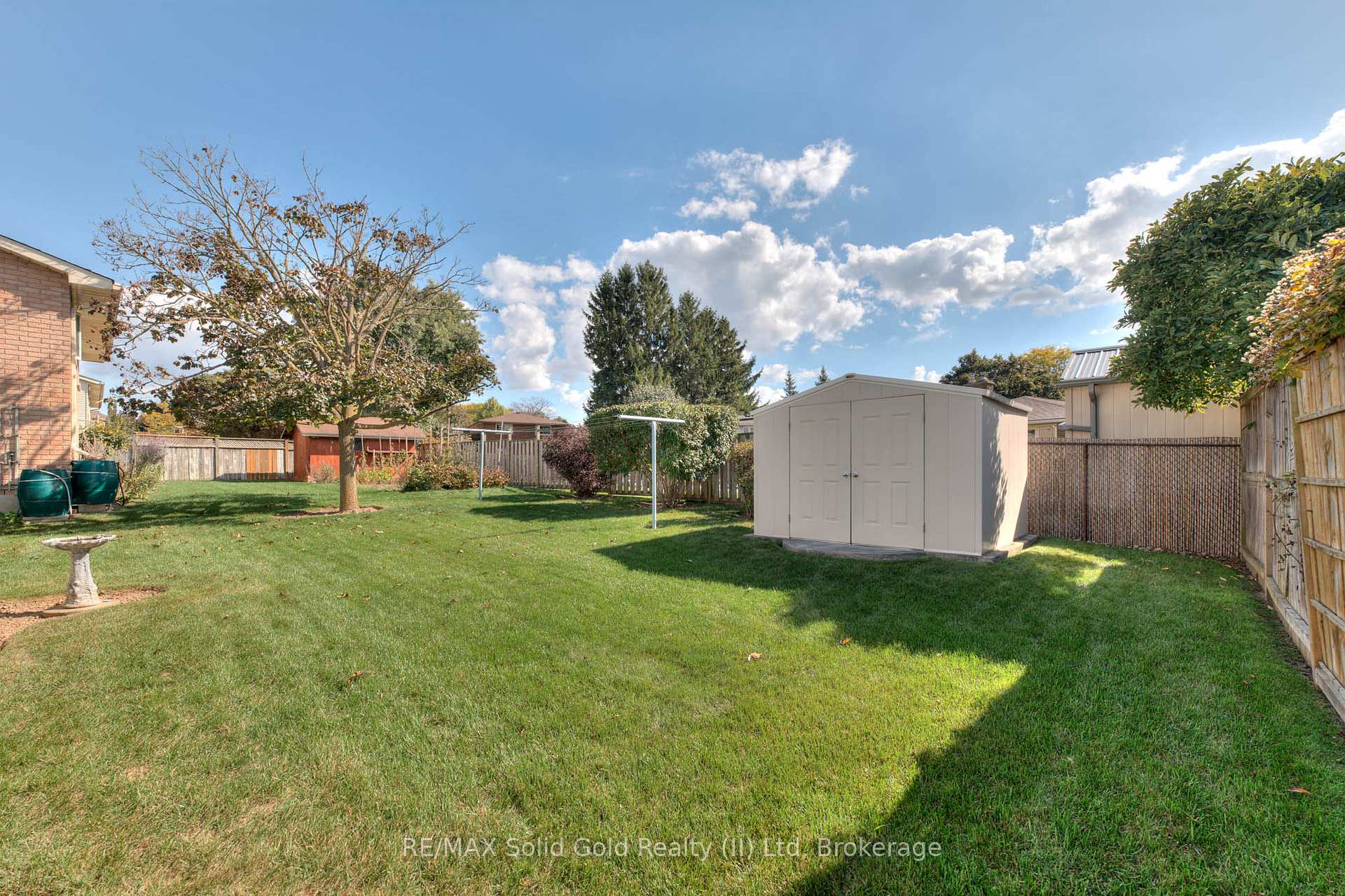 Photo 35 of 621 Sprucehurst Crescent, Waterloo — HOMEH