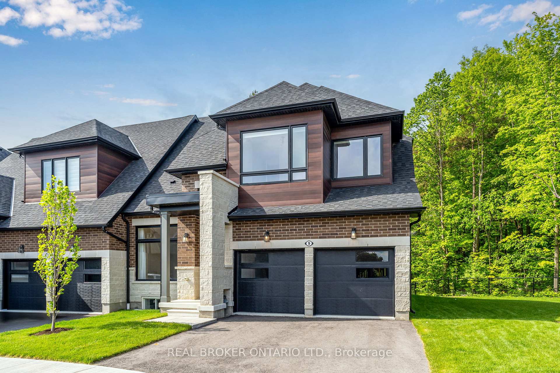 Photo 2 of 9 Vern Robertson Gate, Uxbridge — HOMEH