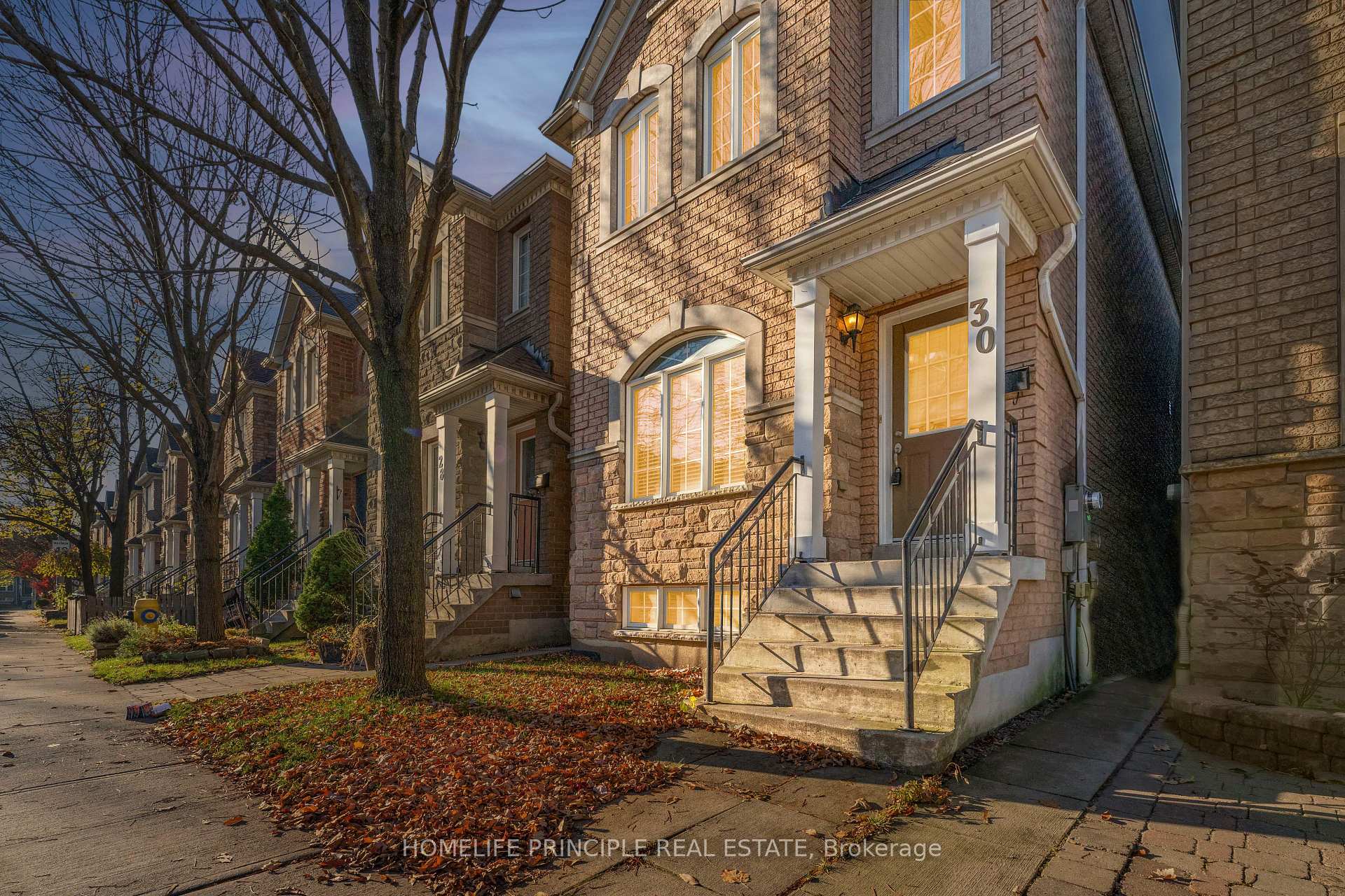 Photo 1 of 30 Algarve Crescent, Toronto, Weston-Pellam Park — HOMEH