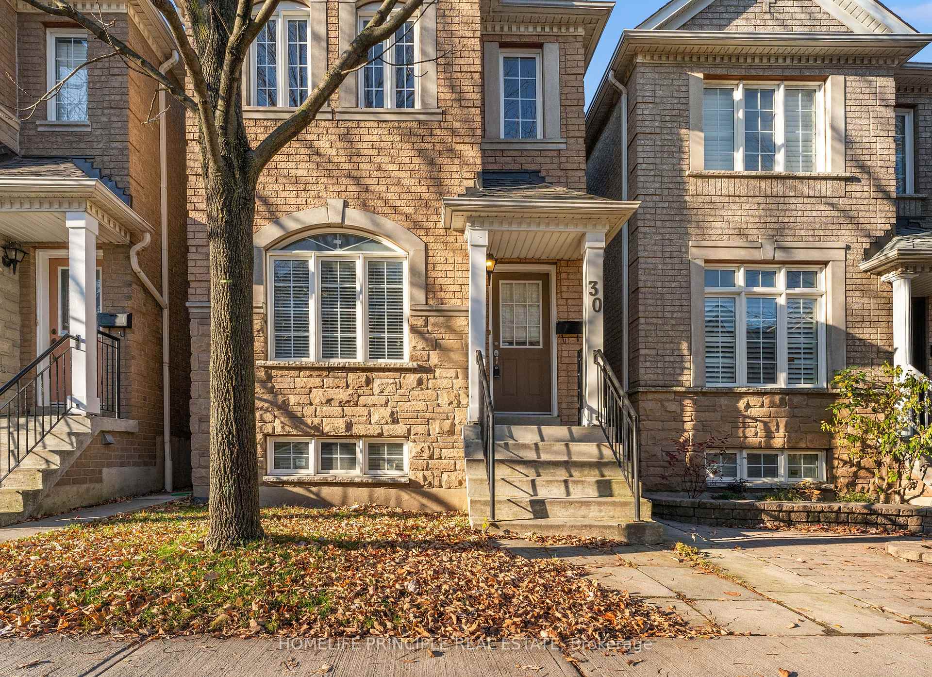 Photo 2 of 30 Algarve Crescent, Toronto, Weston-Pellam Park — HOMEH
