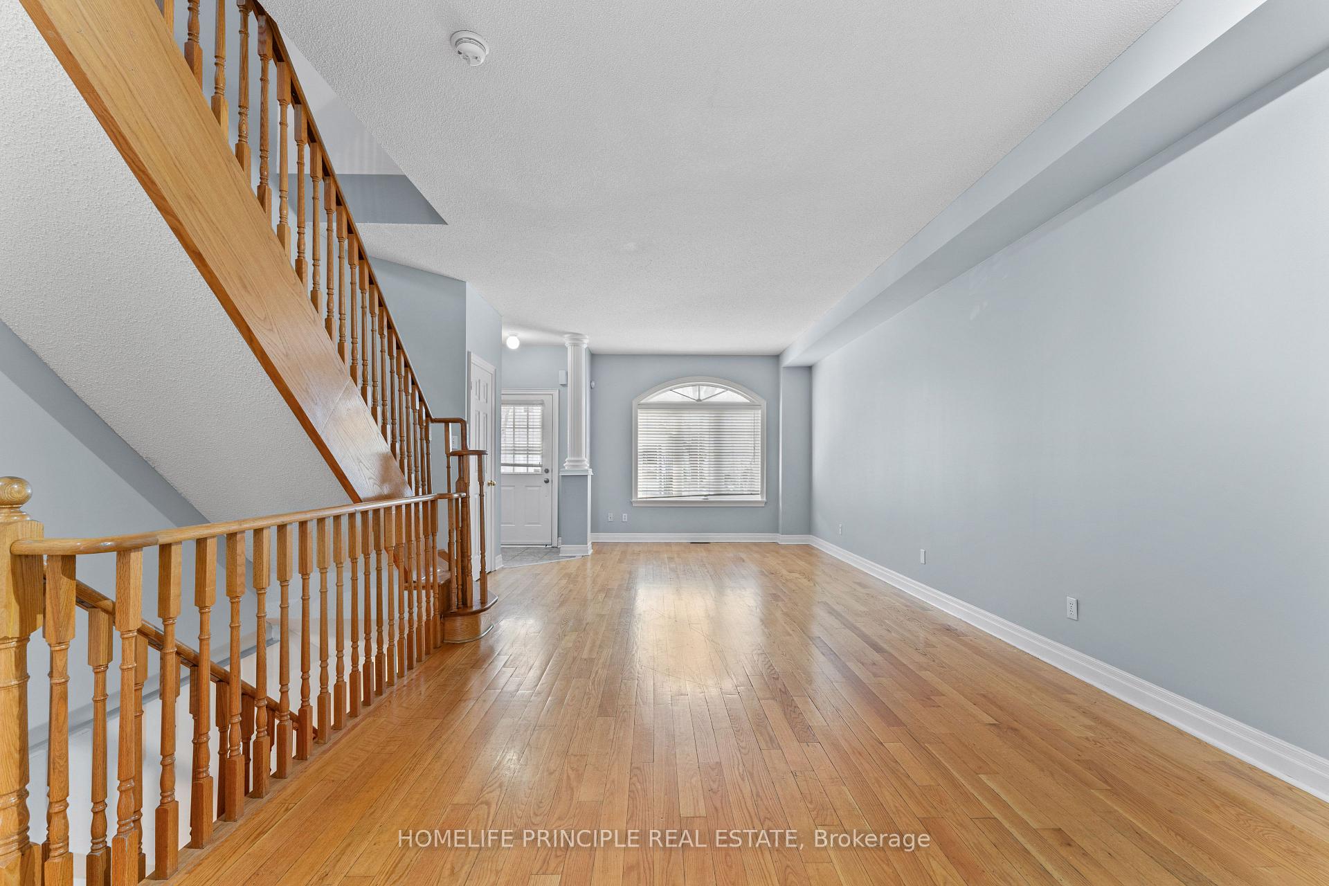 Photo 5 of 30 Algarve Crescent, Toronto, Weston-Pellam Park — HOMEH