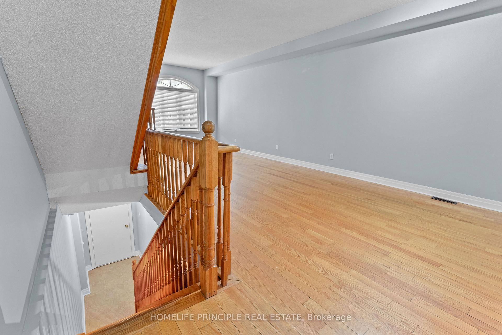 Photo 6 of 30 Algarve Crescent, Toronto, Weston-Pellam Park — HOMEH