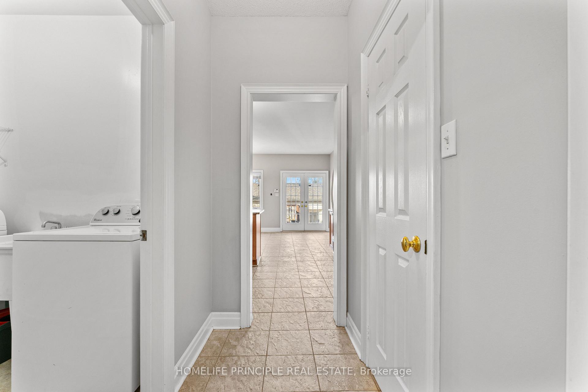 Photo 10 of 30 Algarve Crescent, Toronto, Weston-Pellam Park — HOMEH