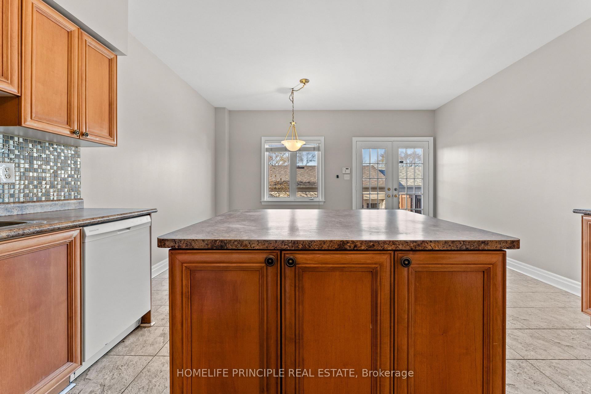 Photo 13 of 30 Algarve Crescent, Toronto, Weston-Pellam Park — HOMEH