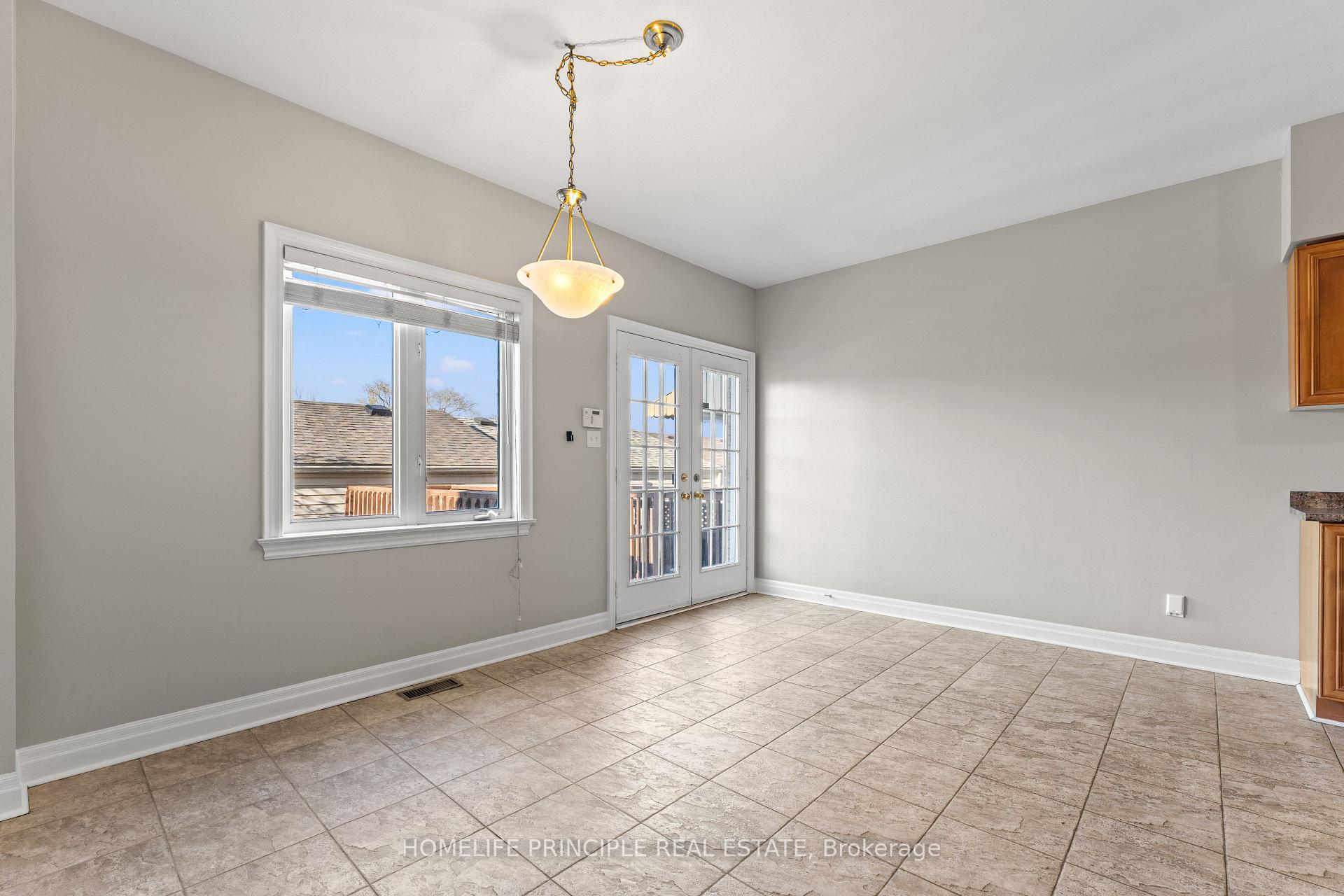 Photo 16 of 30 Algarve Crescent, Toronto, Weston-Pellam Park — HOMEH