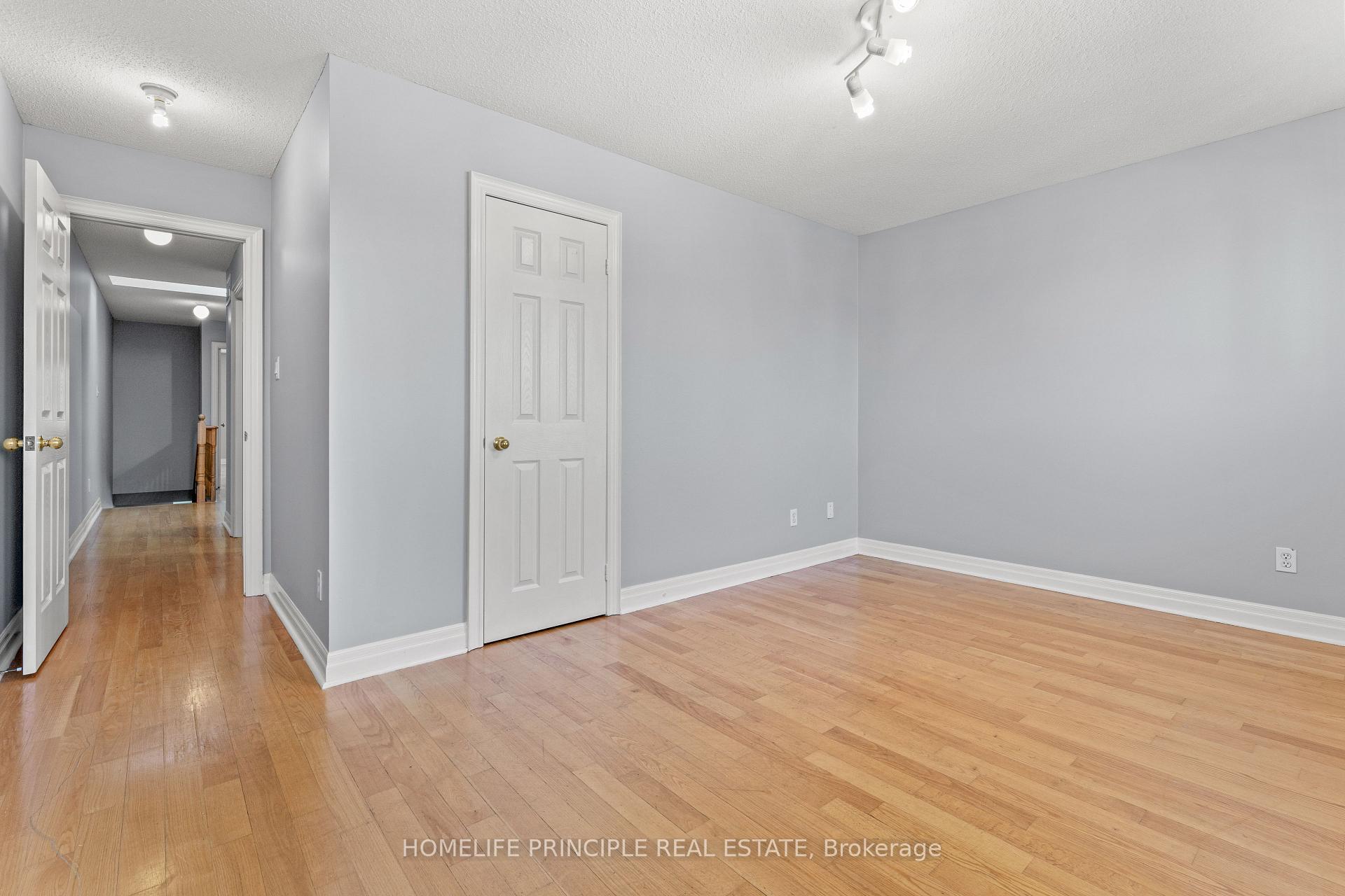 Photo 19 of 30 Algarve Crescent, Toronto, Weston-Pellam Park — HOMEH