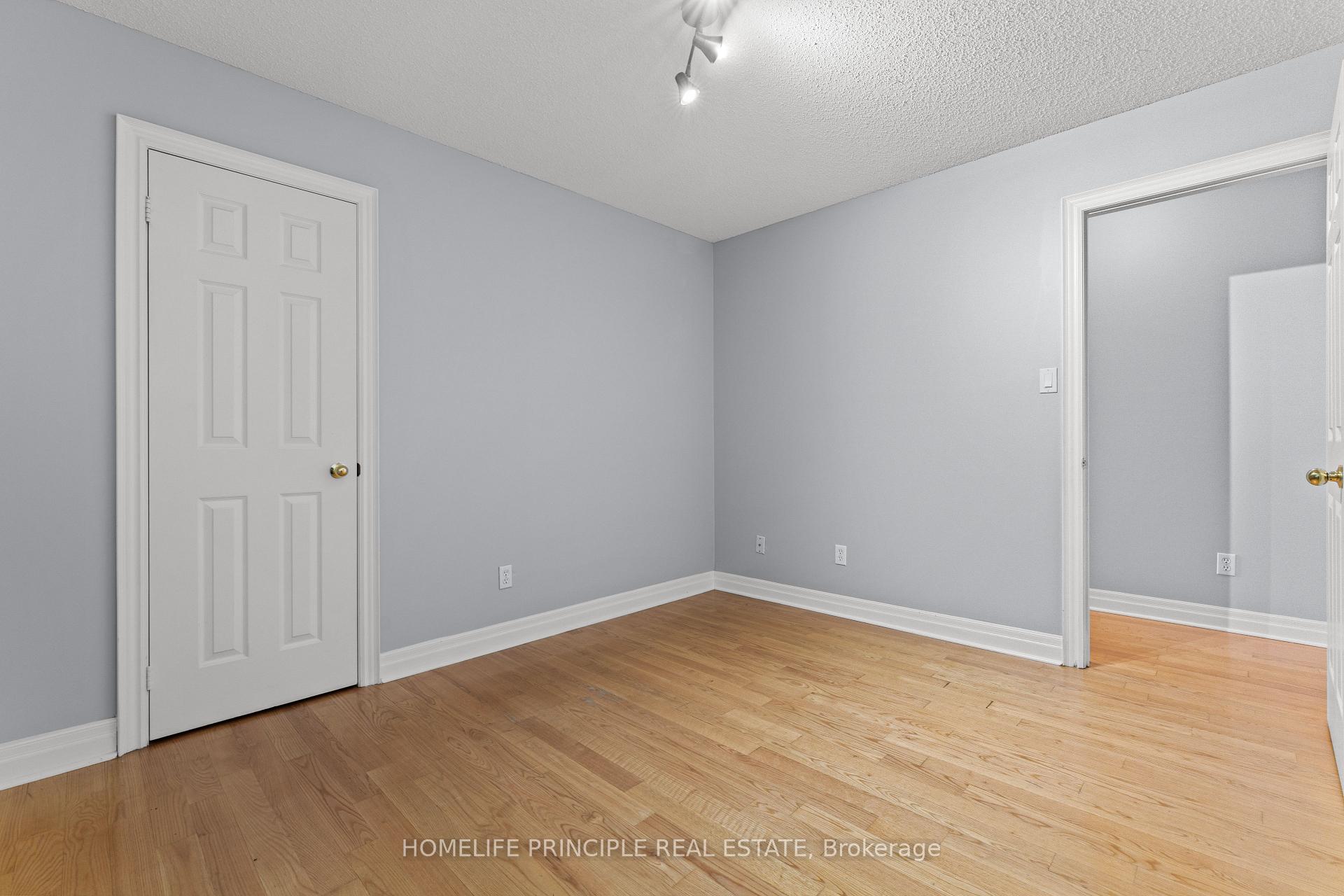 Photo 26 of 30 Algarve Crescent, Toronto, Weston-Pellam Park — HOMEH