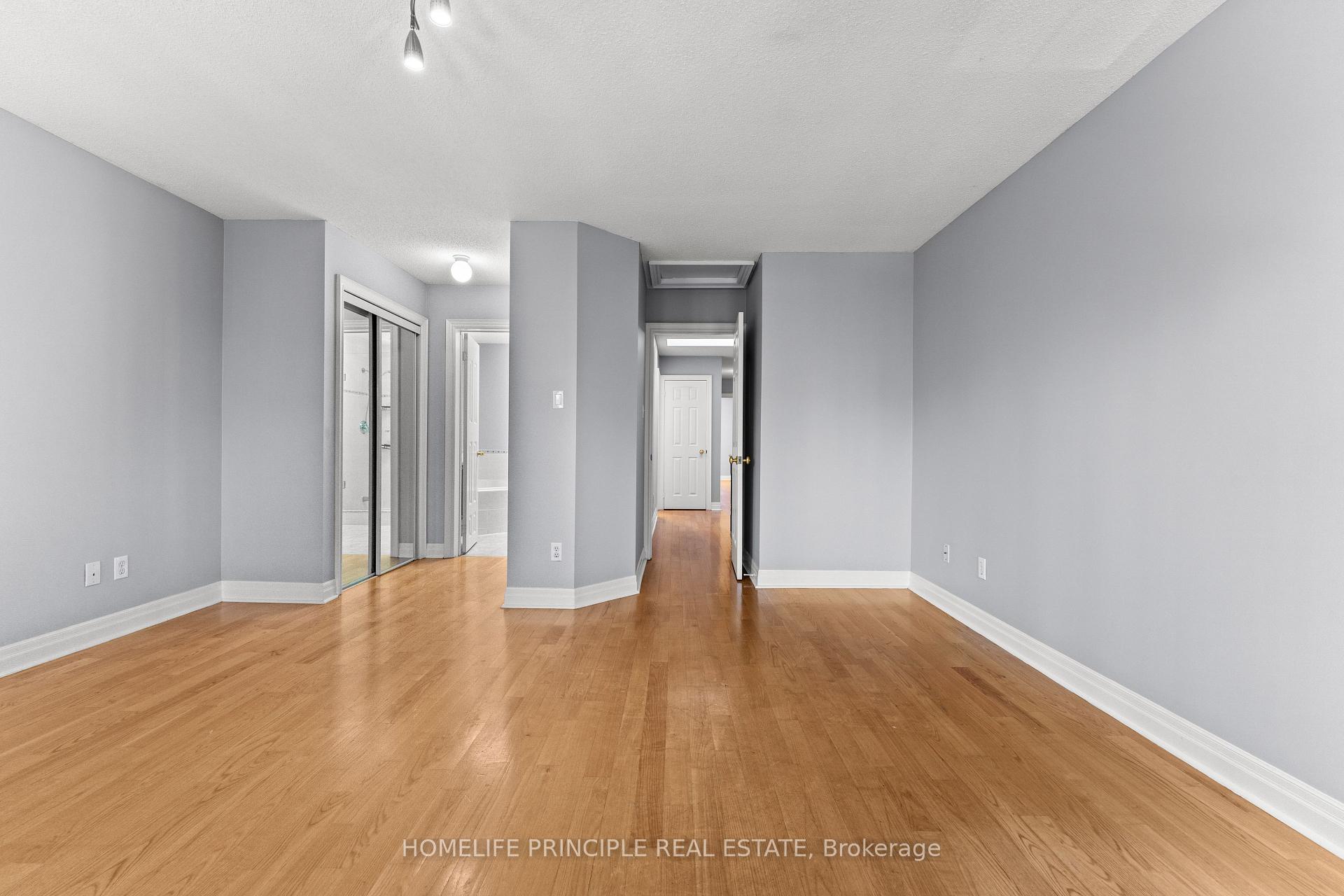 Photo 31 of 30 Algarve Crescent, Toronto, Weston-Pellam Park — HOMEH