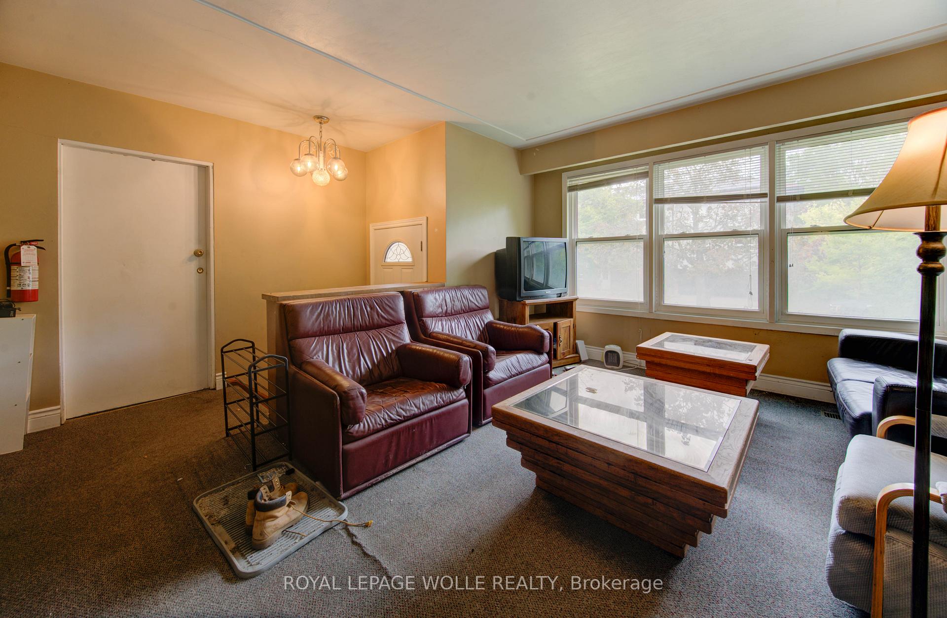 Photo 8 of 4 Cardill Crescent, Waterloo — HOMEH