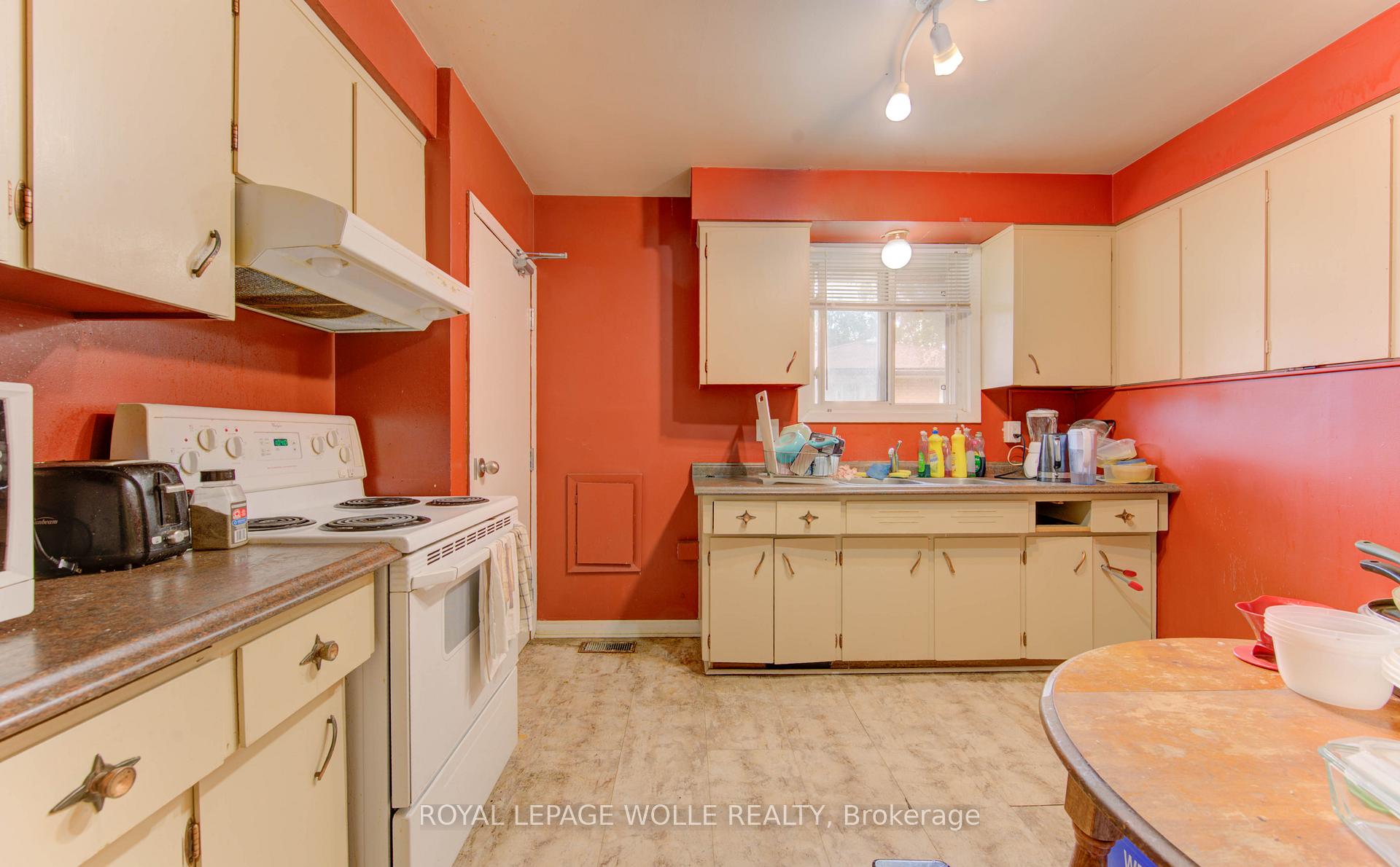 Photo 11 of 4 Cardill Crescent, Waterloo — HOMEH