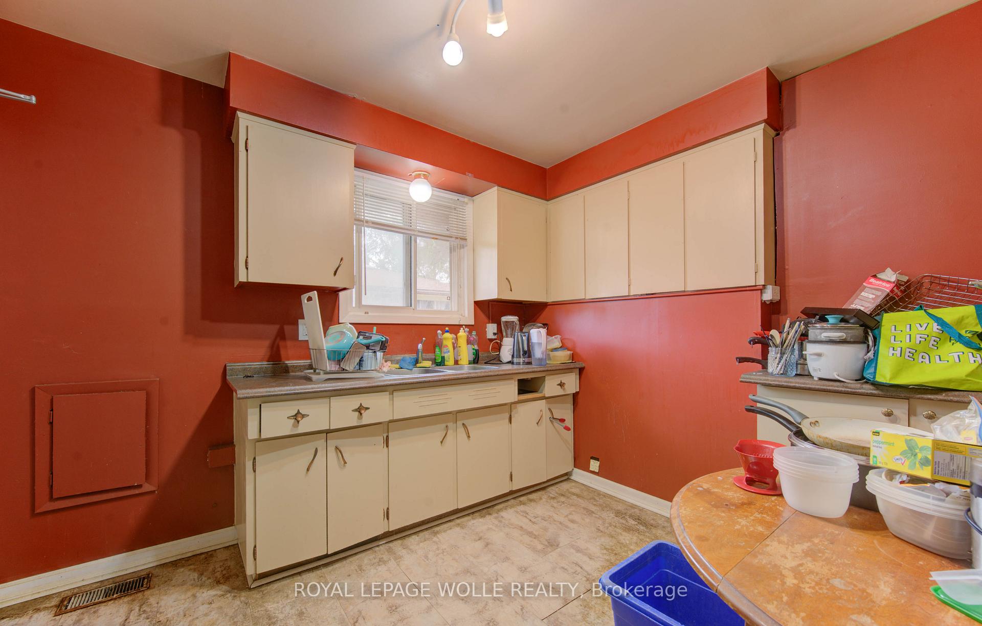 Photo 12 of 4 Cardill Crescent, Waterloo — HOMEH