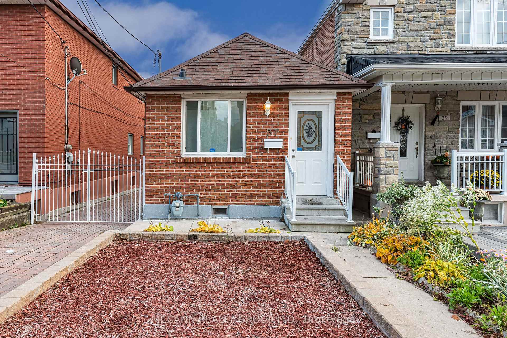 Photo 2 of Unit Bsmnt, 37 Bloem Avenue, Toronto, Caledonia-Fairbank — HOMEH