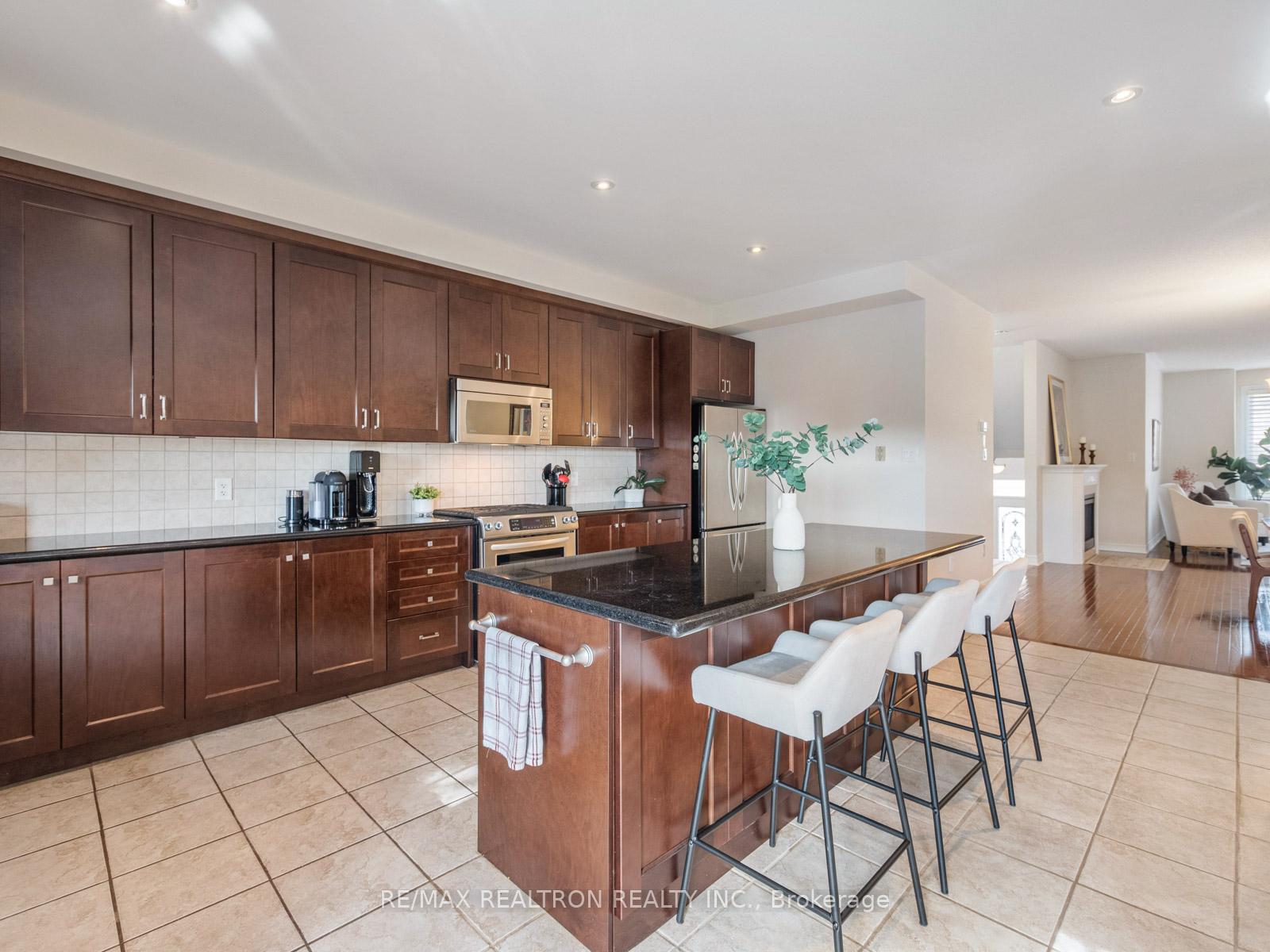 Photo 11 of Unit 6, 8900 Bathurst Street, Vaughan, Patterson — HOMEH