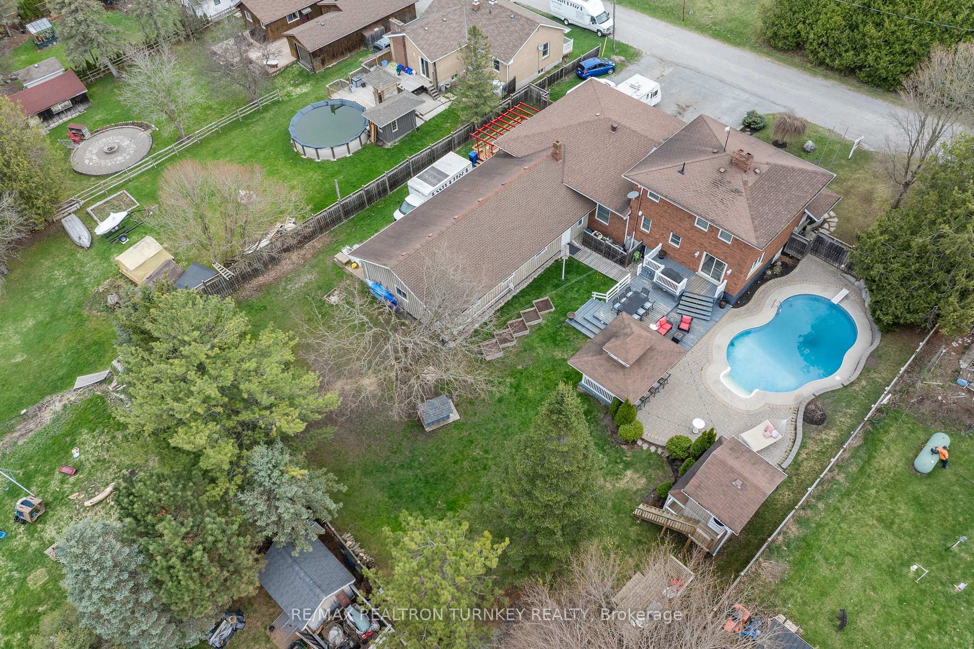 Photo 2 of 10 Dafoe Street, Uxbridge, Rural Uxbridge — HOMEH