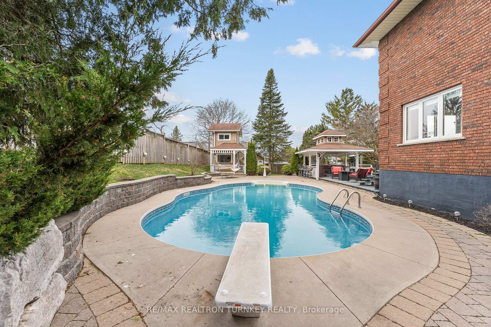 Photo 4 of 10 Dafoe Street, Uxbridge, Rural Uxbridge — HOMEH