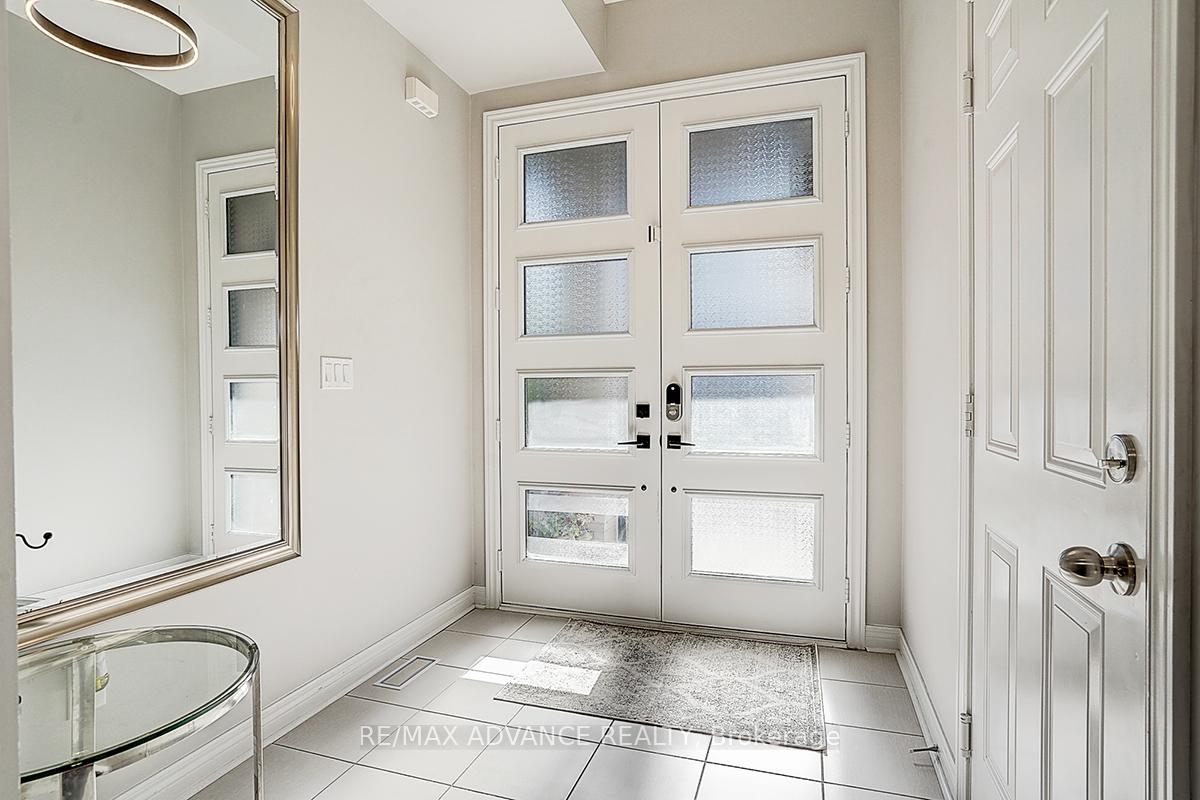 Photo 2 of 30 Laskin Drive, Vaughan, Patterson — HOMEH