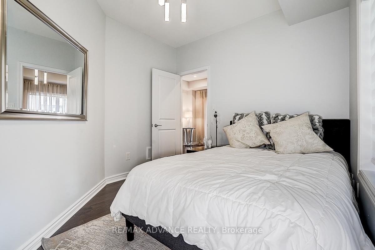 Photo 5 of 30 Laskin Drive, Vaughan, Patterson — HOMEH