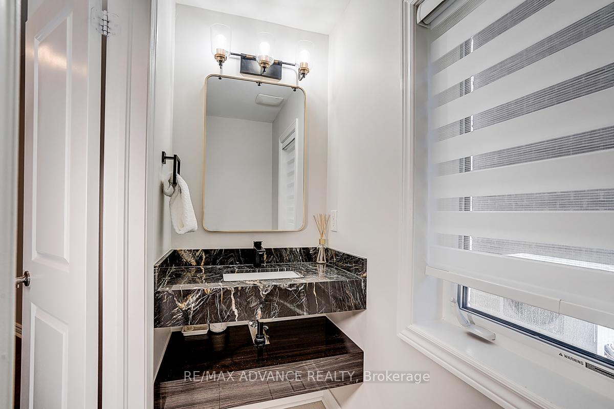 Photo 6 of 30 Laskin Drive, Vaughan, Patterson — HOMEH