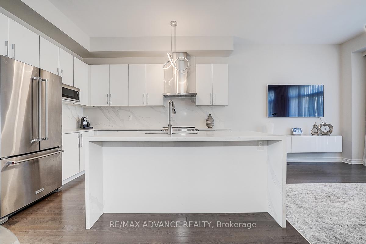 Photo 7 of 30 Laskin Drive, Vaughan, Patterson — HOMEH