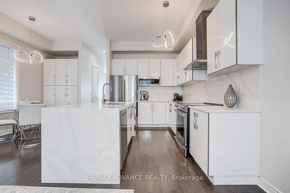 Photo 8 of 30 Laskin Drive, Vaughan, Patterson — HOMEH