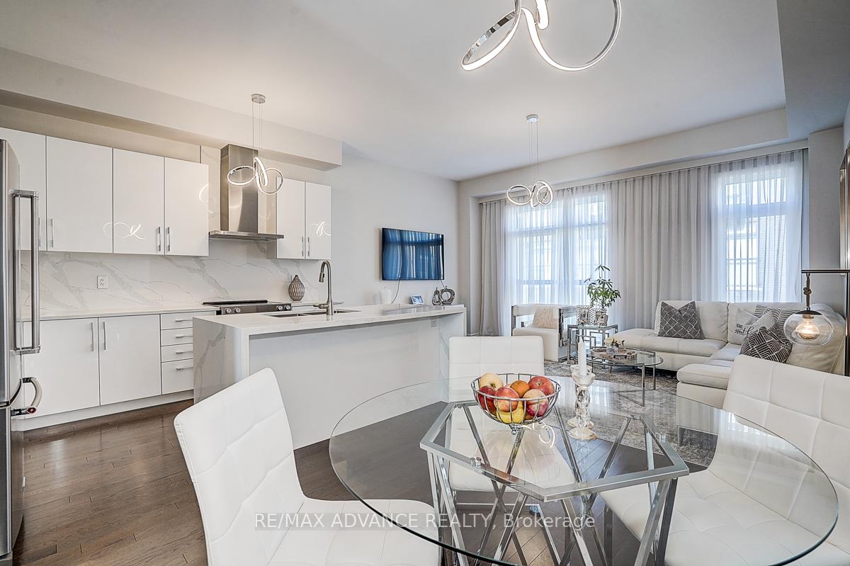Photo 9 of 30 Laskin Drive, Vaughan, Patterson — HOMEH