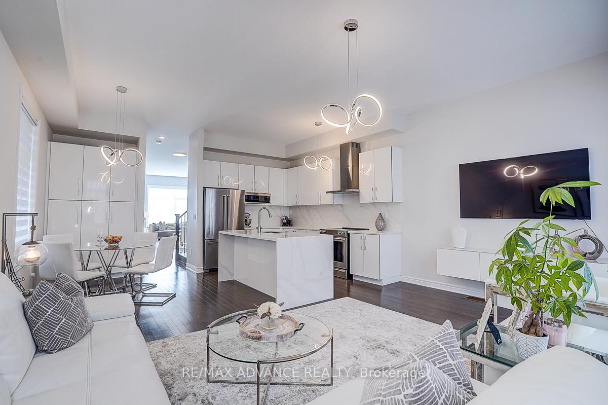 Photo 10 of 30 Laskin Drive, Vaughan, Patterson — HOMEH