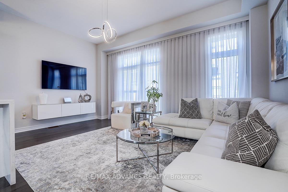 Photo 12 of 30 Laskin Drive, Vaughan, Patterson — HOMEH