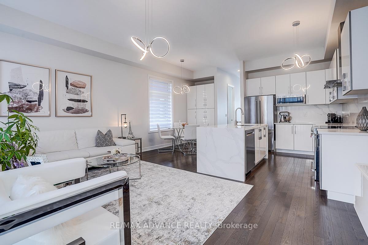 Photo 13 of 30 Laskin Drive, Vaughan, Patterson — HOMEH