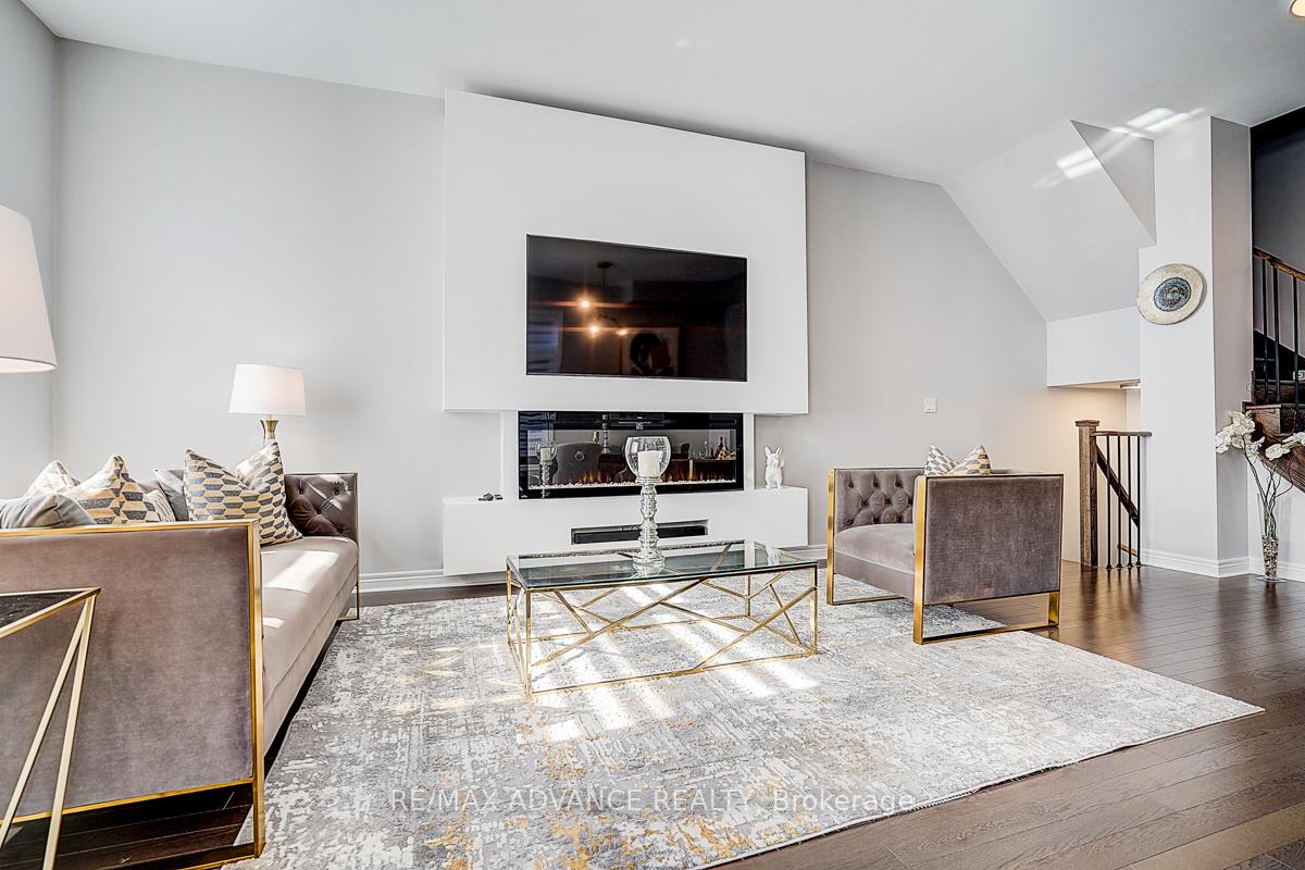 Photo 14 of 30 Laskin Drive, Vaughan, Patterson — HOMEH