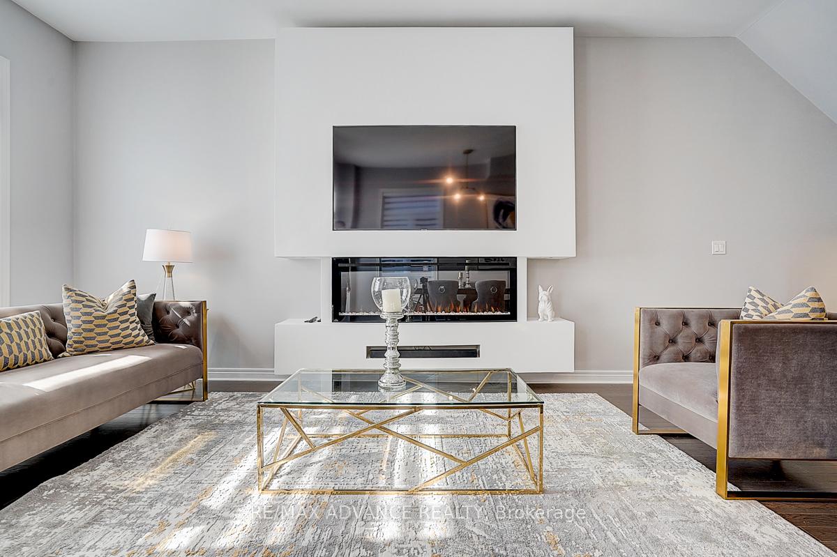 Photo 15 of 30 Laskin Drive, Vaughan, Patterson — HOMEH