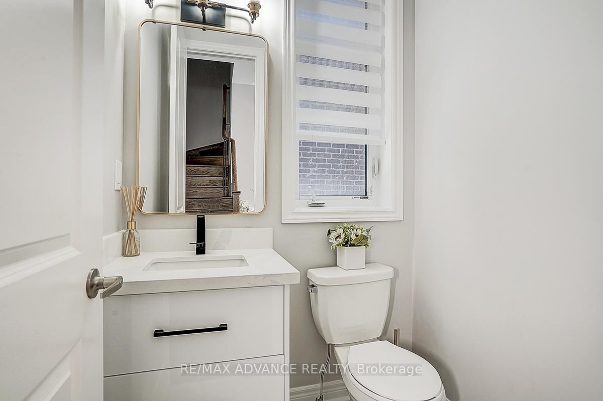 Photo 20 of 30 Laskin Drive, Vaughan, Patterson — HOMEH