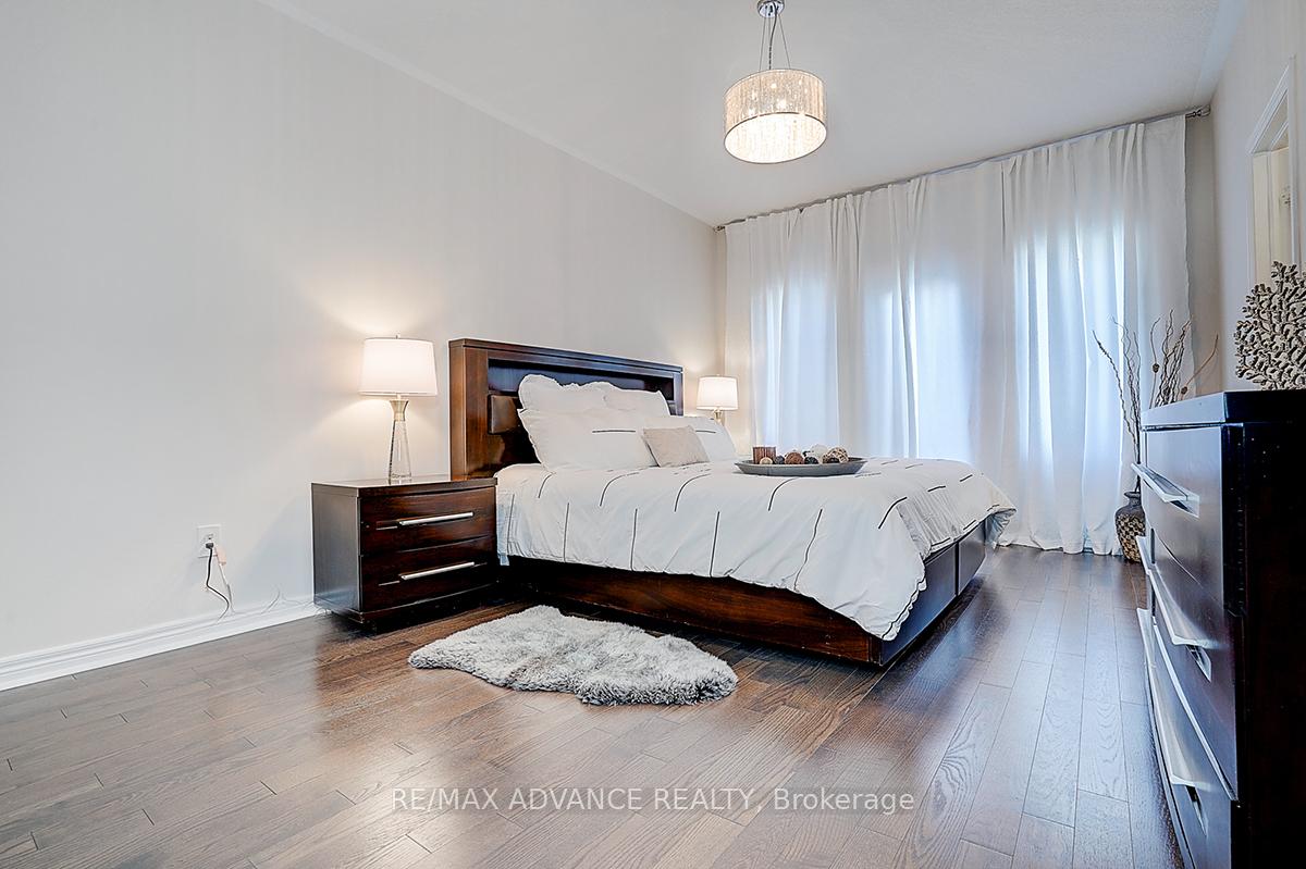 Photo 21 of 30 Laskin Drive, Vaughan, Patterson — HOMEH