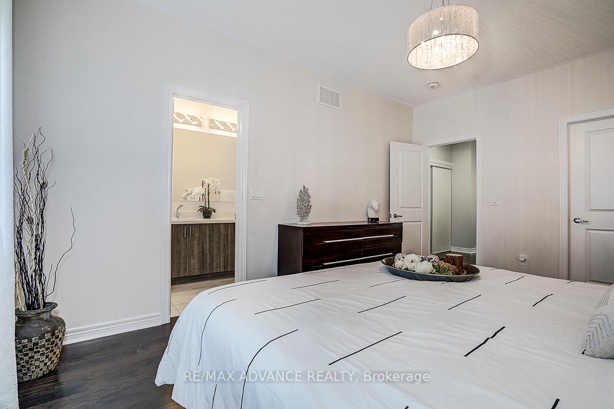 Photo 23 of 30 Laskin Drive, Vaughan, Patterson — HOMEH